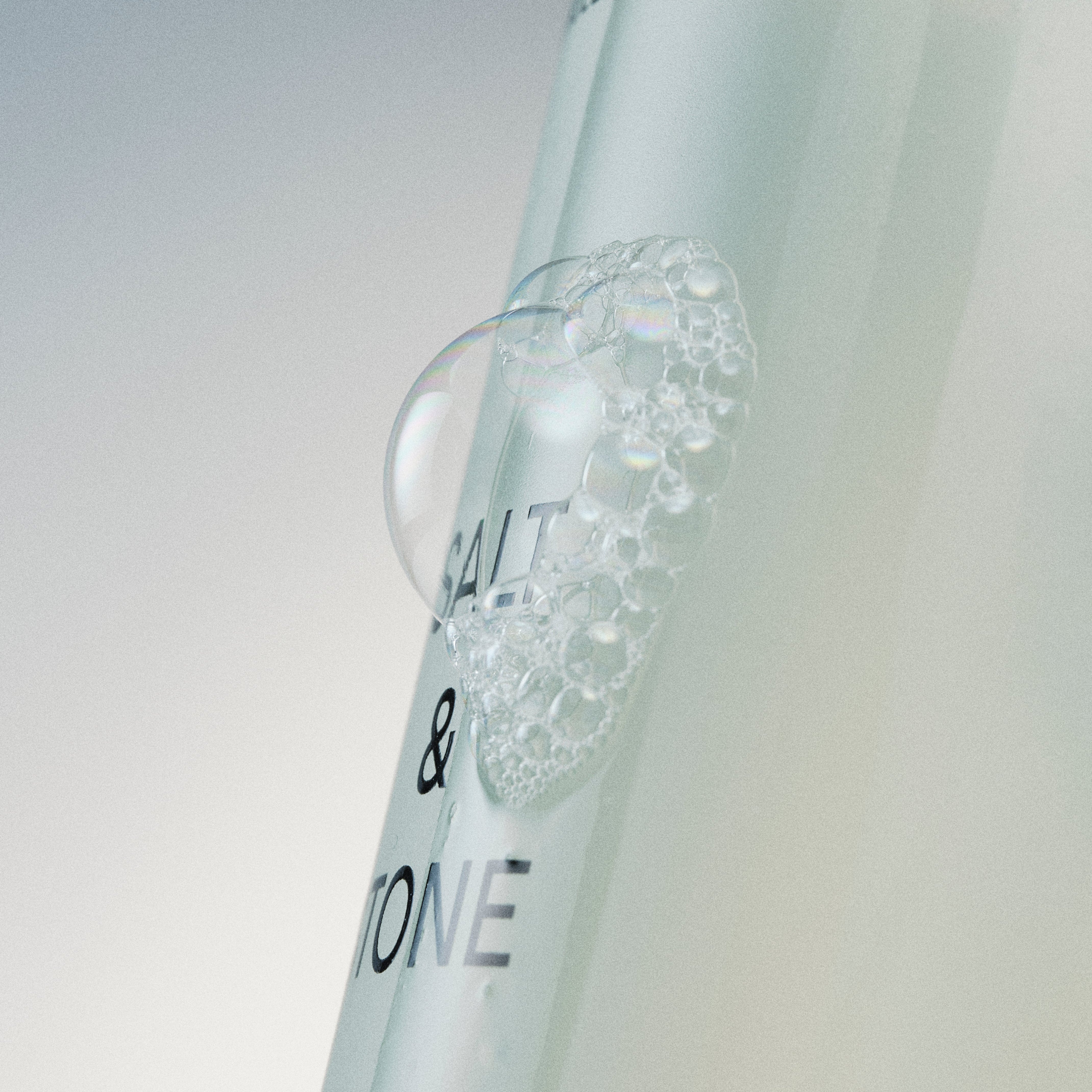 Salt & Stone Spirulina and Yuzu facial cleanser - foam | 212ml