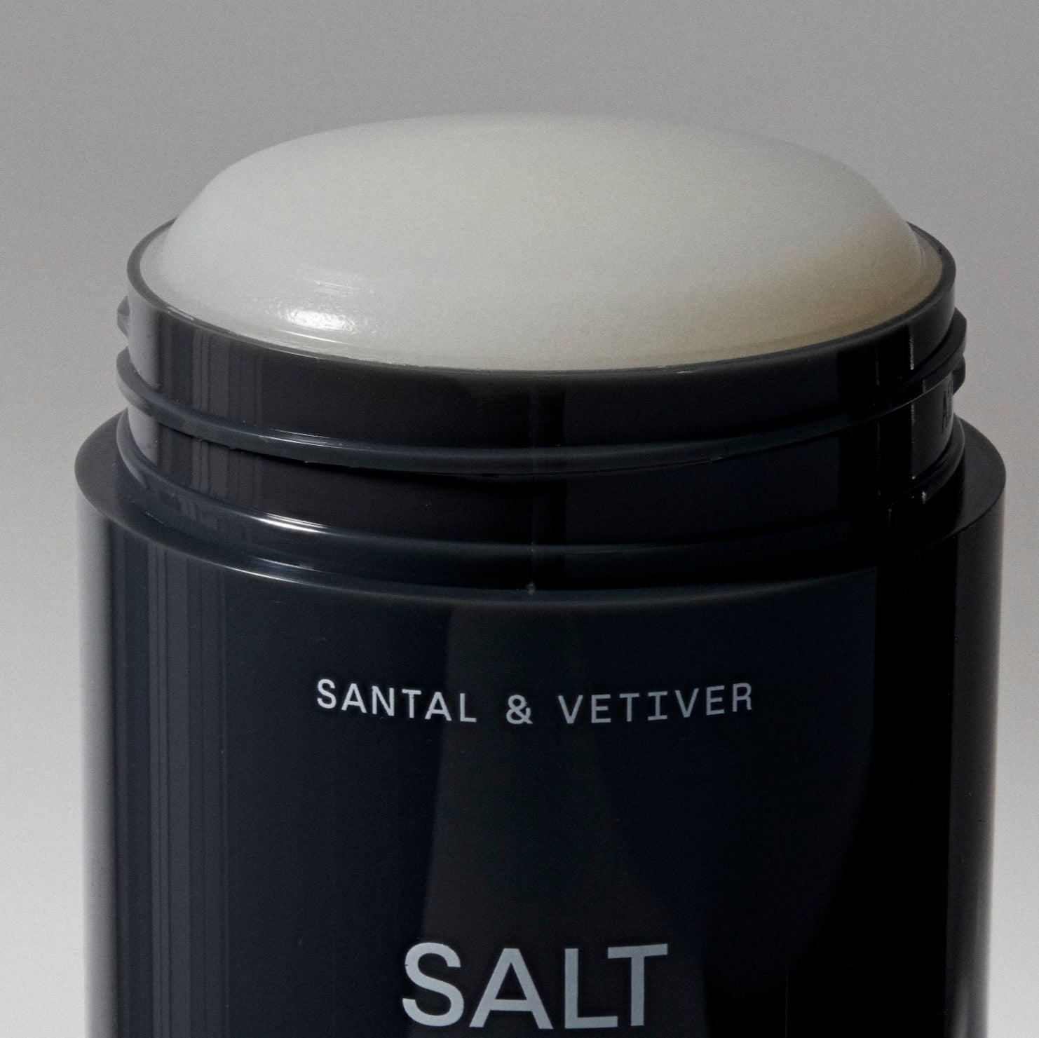 Salt & Stone Santal & Vetiver dabīgs gēlveida dezodorants jutīgai ādai