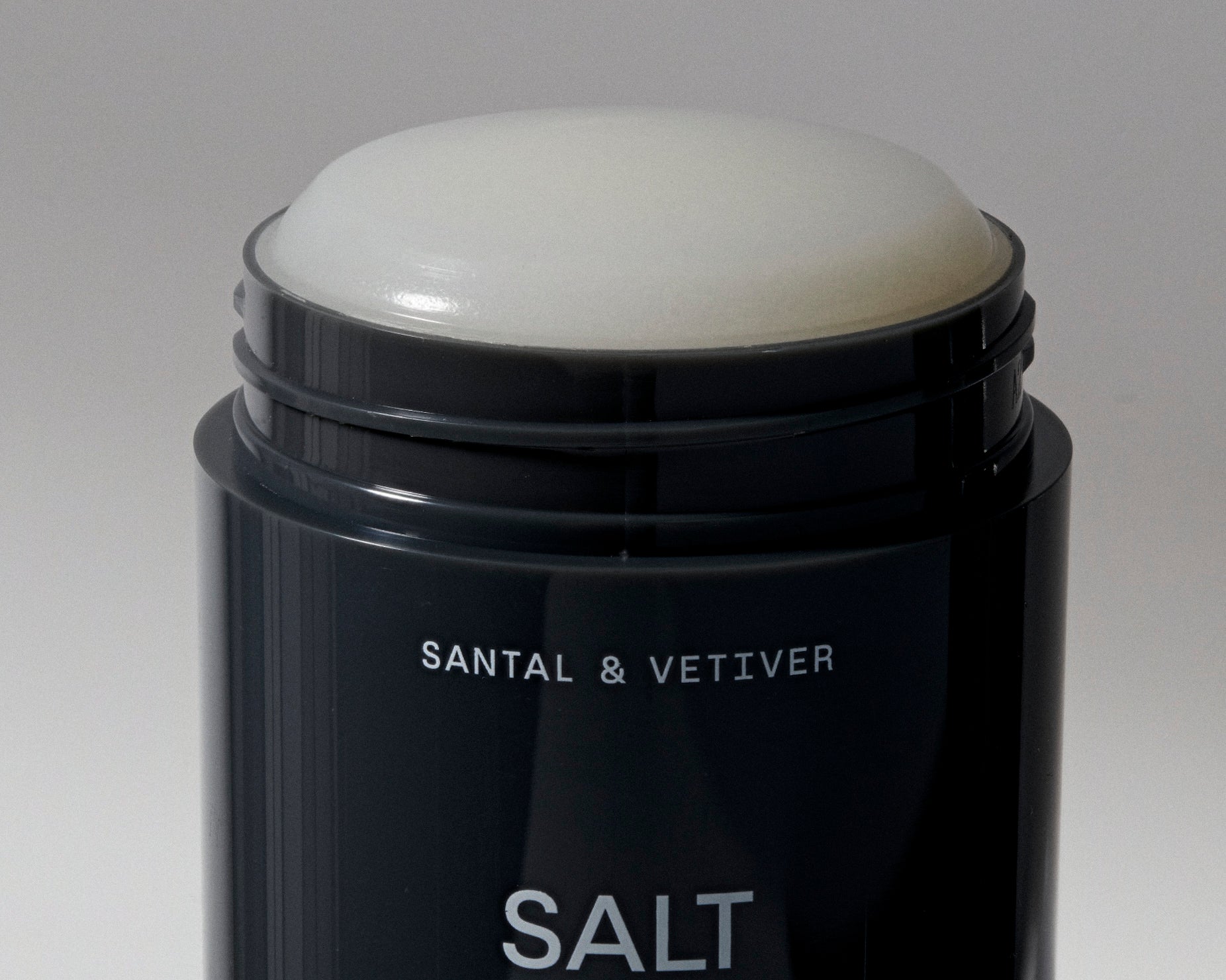 Salt & Stone Santal & Vetiver dabīgs gēlveida dezodorants jutīgai ādai